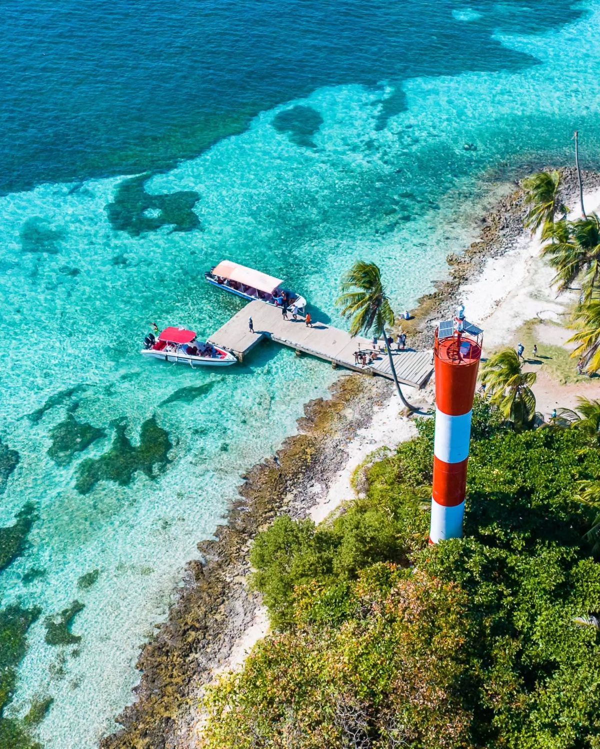 San Andrés aerial view — Acuario and Haynes Cay